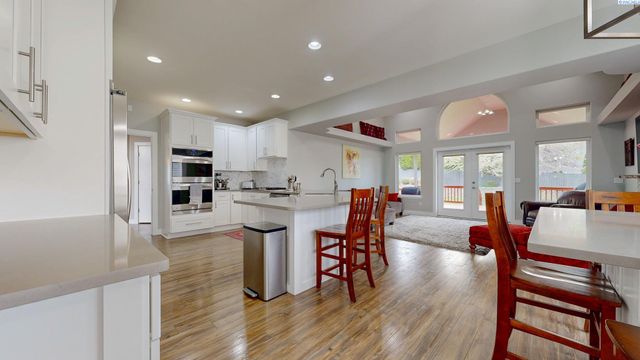 2064 Newhaven Loop, Richland, WA 99352