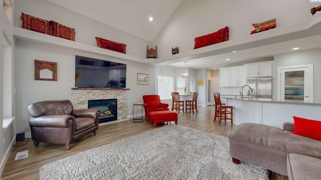 2064 Newhaven Loop, Richland, WA 99352