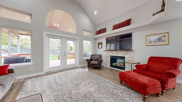 2064 Newhaven Loop, Richland, WA 99352