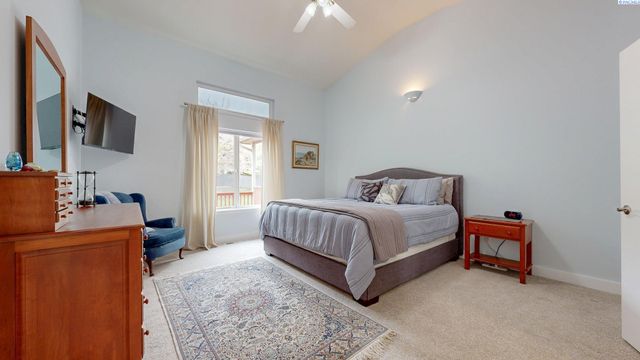 2064 Newhaven Loop, Richland, WA 99352