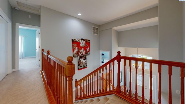 2064 Newhaven Loop, Richland, WA 99352