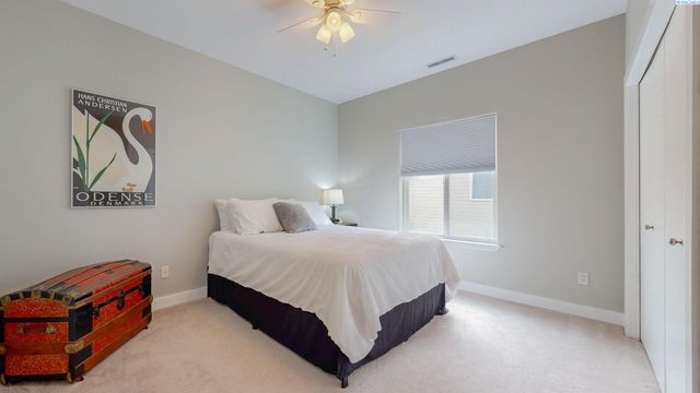 2064 Newhaven Loop, Richland, WA 99352