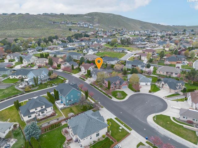 2064 Newhaven Loop, Richland, WA 99352
