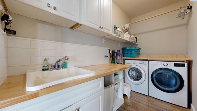 2064 Newhaven Loop, Richland, WA 99352