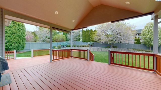 2064 Newhaven Loop, Richland, WA 99352