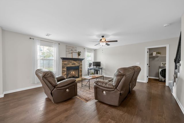 1655 Parkside Dr, Clarksville, TN 37042