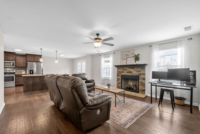 1655 Parkside Dr, Clarksville, TN 37042
