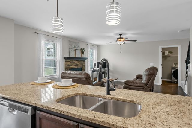 1655 Parkside Dr, Clarksville, TN 37042