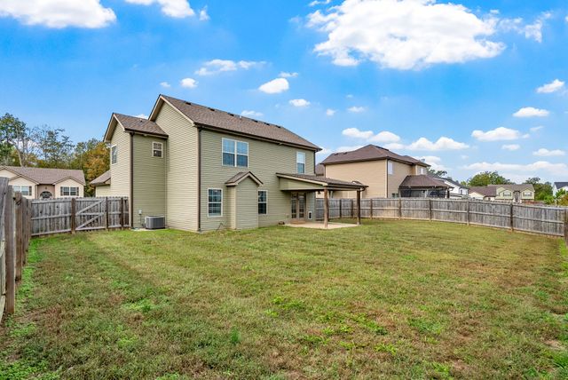 1655 Parkside Dr, Clarksville, TN 37042