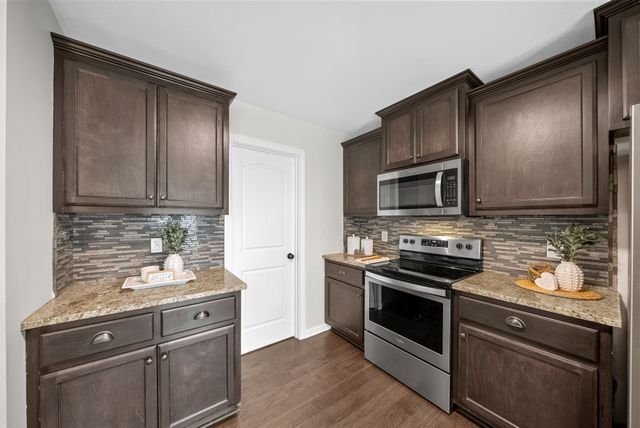 1655 Parkside Dr, Clarksville, TN 37042
