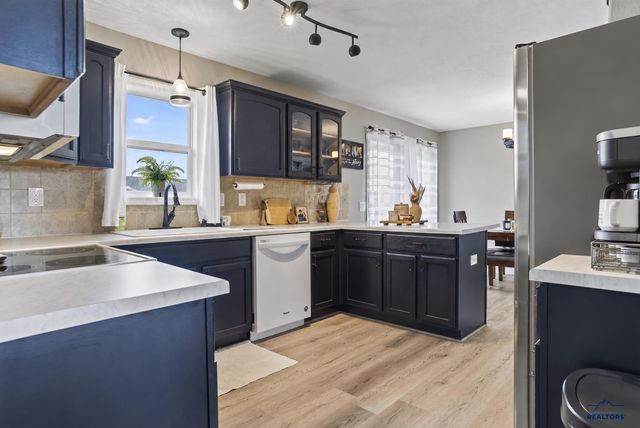 1004 LENNON LANE, Rapid City, SD 57701