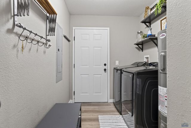1004 LENNON LANE, Rapid City, SD 57701