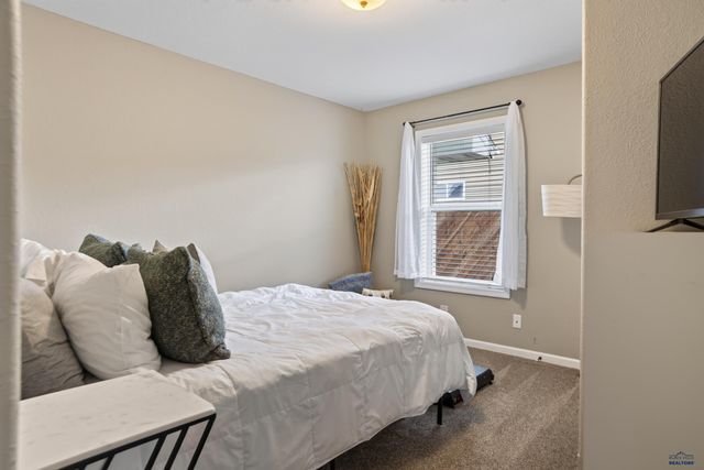 1004 LENNON LANE, Rapid City, SD 57701