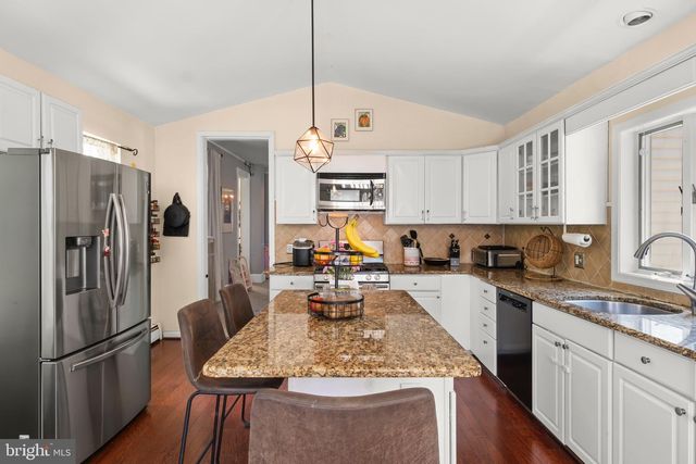9 W CEDAR AVE, Merchantville, NJ 08109