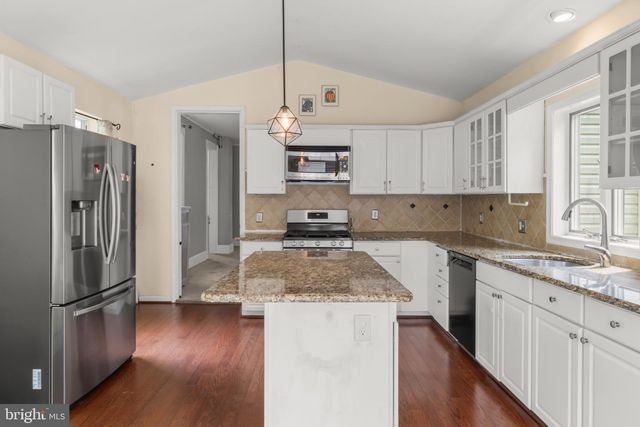 9 W CEDAR AVE, Merchantville, NJ 08109