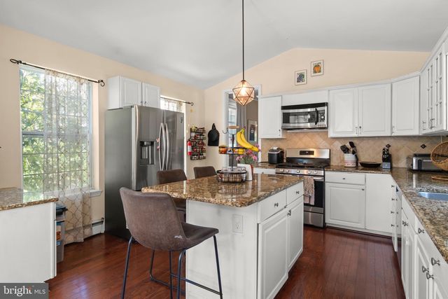 9 W CEDAR AVE, Merchantville, NJ 08109