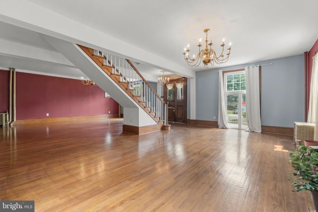 9 W CEDAR AVE, Merchantville, NJ 08109