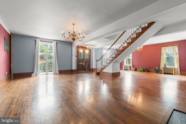 9 W CEDAR AVE, Merchantville, NJ 08109
