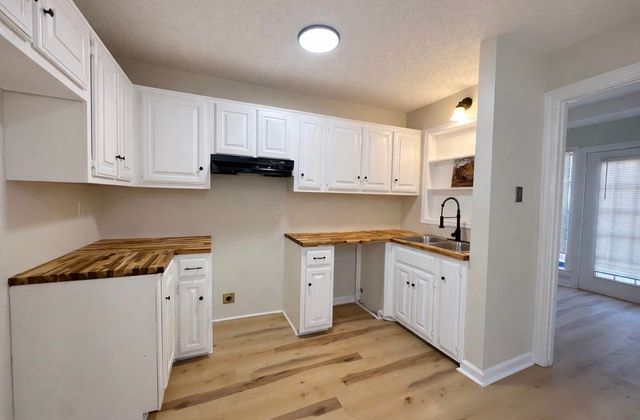 2180 COURT AVE, Memphis, TN 38104