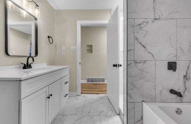 2180 COURT AVE, Memphis, TN 38104