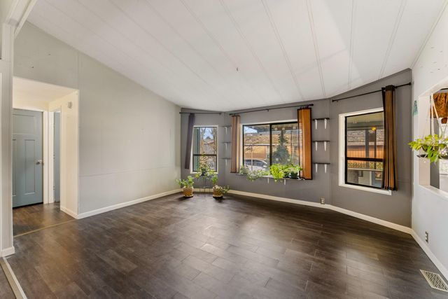 724 Tawn Cheree, Medford, OR 97501