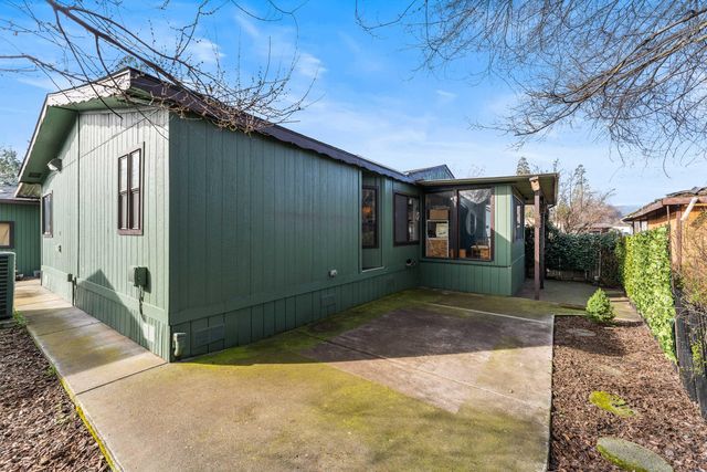 724 Tawn Cheree, Medford, OR 97501