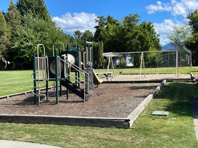 724 Tawn Cheree, Medford, OR 97501