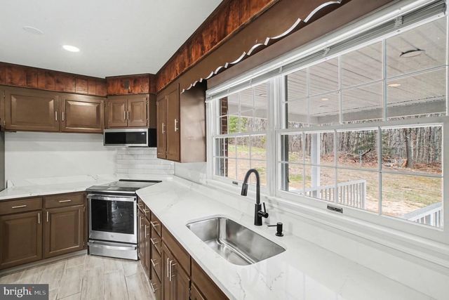 98 DEACON RD, Fredericksburg, VA 22405