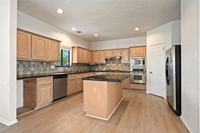 2607 Sailboat Drive, Houston, TX 77058