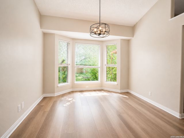 6155 HERITAGE PLACE DR, San Antonio, TX 78240