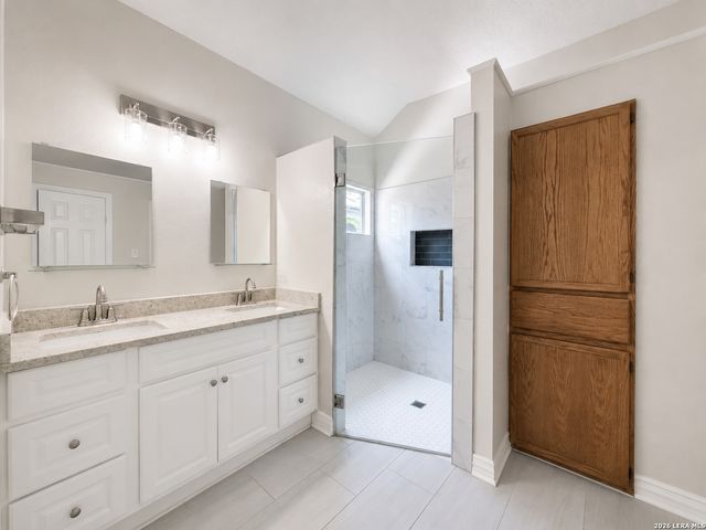 6155 HERITAGE PLACE DR, San Antonio, TX 78240