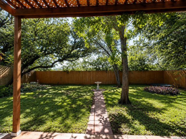 6155 HERITAGE PLACE DR, San Antonio, TX 78240
