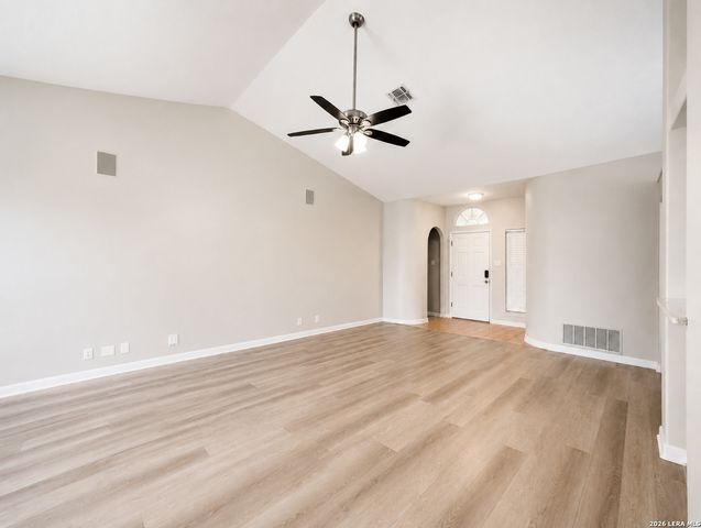 6155 HERITAGE PLACE DR, San Antonio, TX 78240