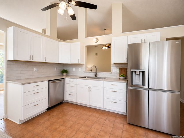 6155 HERITAGE PLACE DR, San Antonio, TX 78240