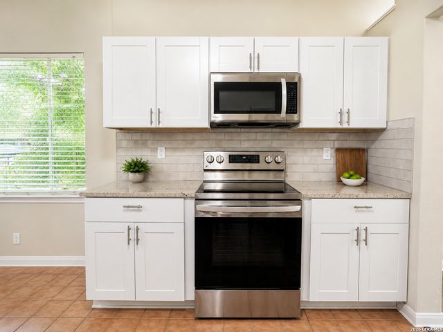 6155 HERITAGE PLACE DR, San Antonio, TX 78240