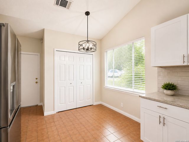 6155 HERITAGE PLACE DR, San Antonio, TX 78240