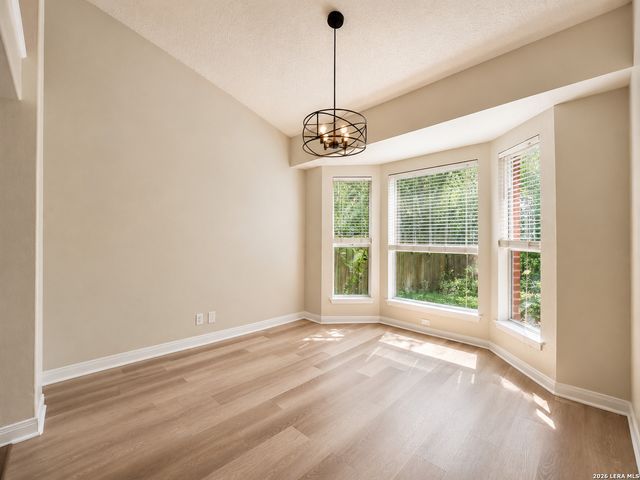 6155 HERITAGE PLACE DR, San Antonio, TX 78240