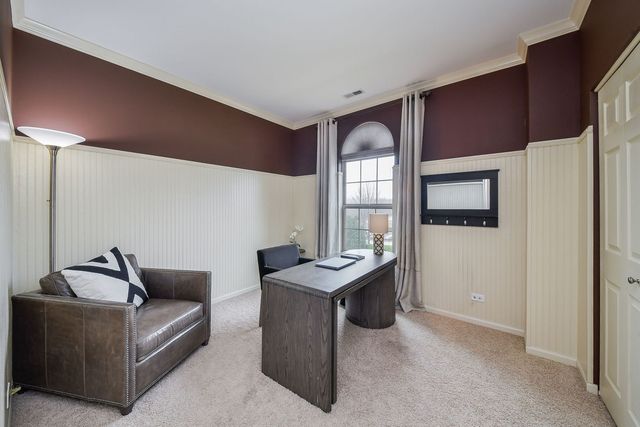 27W753 S Meadowview Drive 1, Winfield, IL 60190