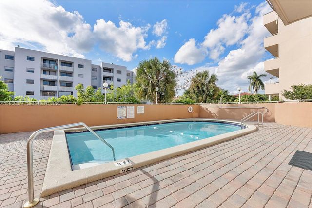 8050 NW 8th St 1203, Miami, FL 33126