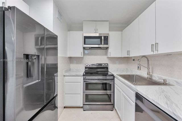 8050 NW 8th St 1203, Miami, FL 33126