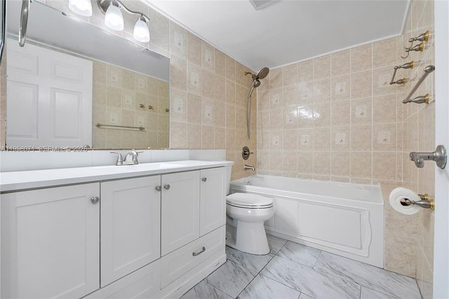 8050 NW 8th St 1203, Miami, FL 33126