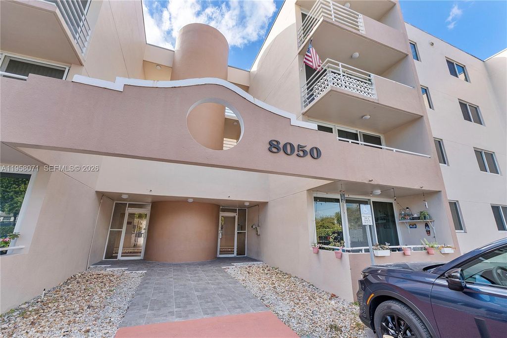 8050 NW 8th St 1203, Miami, FL 33126