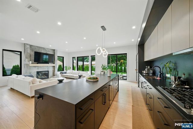 90 Columbus Drive, Tenafly, NJ 07670