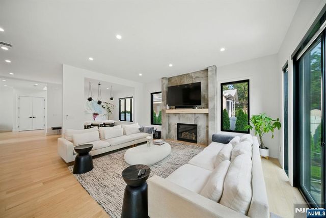 90 Columbus Drive, Tenafly, NJ 07670