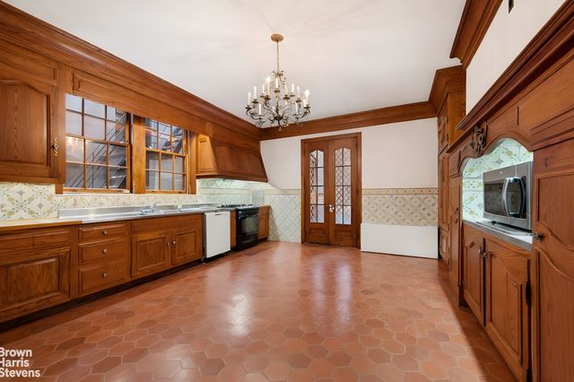 52 E 69TH Street, New York City, NY 10021