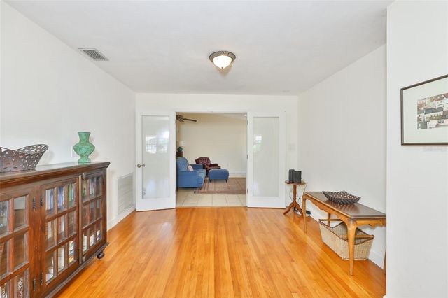 7508 4TH AVENUE N, St Petersburg, FL 33710