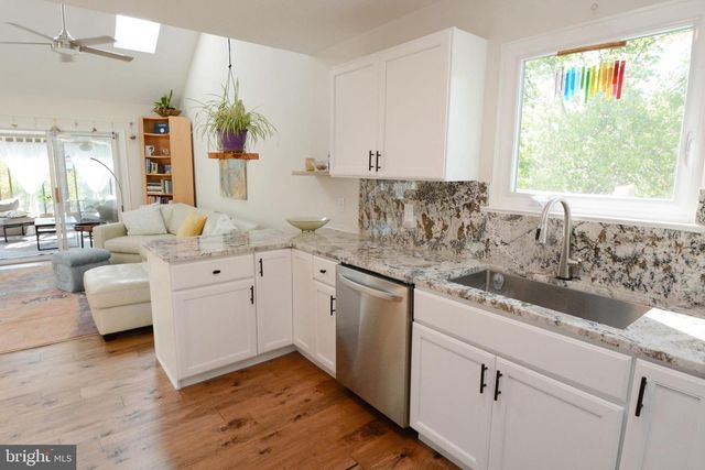 1401 BEVERLY DR, Quakertown, PA 18951