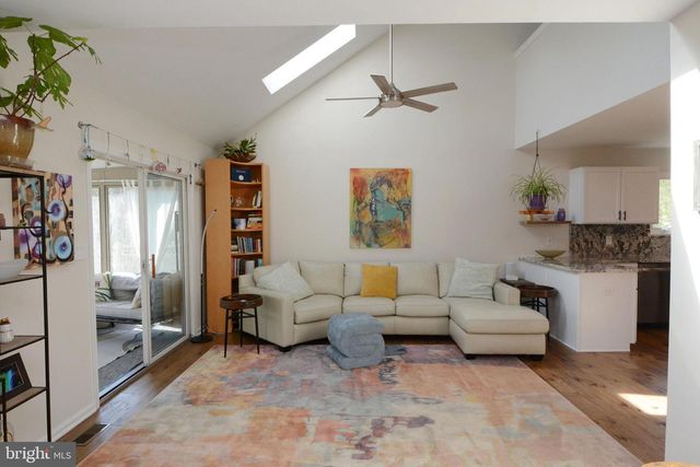 1401 BEVERLY DR, Quakertown, PA 18951