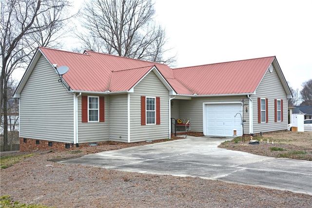 206 Ridge Creek Drive, Trinity, NC 27370