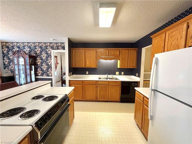 206 Ridge Creek Drive, Trinity, NC 27370